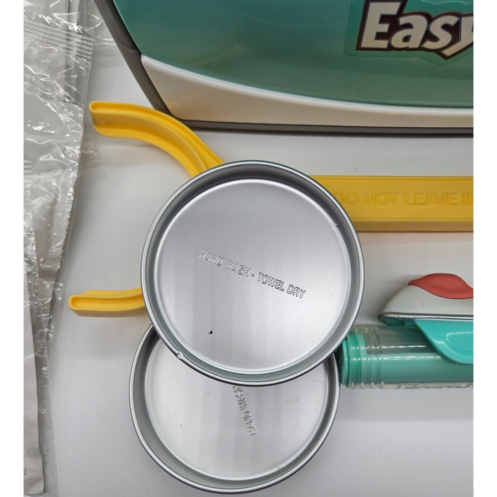 Easy-Bake Oven and Snack Center Teal White Electric Toy‎ with Pans and Mixes - Picture 7 of 16